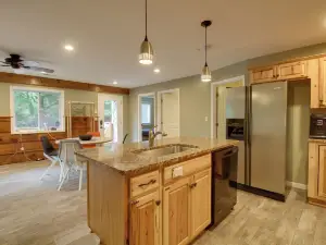 Cozy Goode Cabin w/ Deck ~ 17 Mi to Lynchburg