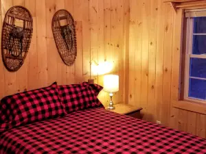 White Mountains Family Adventure: Secluded Cabin with Hot Tub Getaway