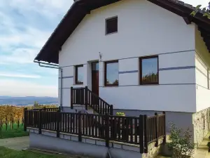 Beautiful Home in Dragatus with Wifi and 5 Bedrooms