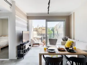 Chic Urban Getaway with Balcony & Mamad by Sea N Rent