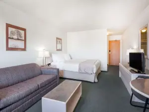 Super 8 by Wyndham Dauphin
