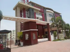 Hotel Awadh Palace