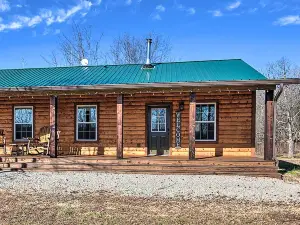 Centerville Cabin Rental: 68 Mi to Nashville!