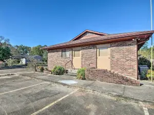 Newton Home Away from Home in Rural Setting!