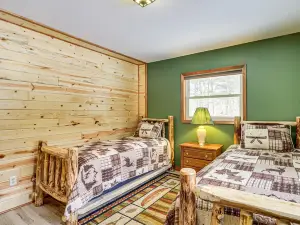 Bigfork Cabin on Long Lake by Trails and Restaurant!