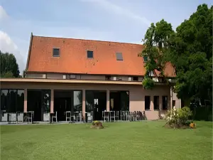 Le Domaine des Cigognes