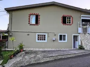 Appartement Moderne au Lamentin Avec Jardin Clos et Parking