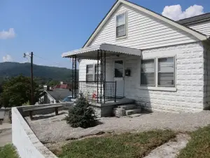 Mountain Views, Walking distance to State Park