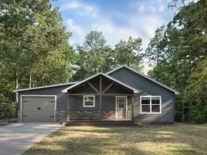 Woodsy Lake House Retreat - 3 min from Rayburn Resort Clubhouse. Pet-Friendly!