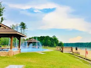 Luxury Lake Escape- Golf Cart,Private Beach Area,Boathouse,Fishing Lights,Kayaks