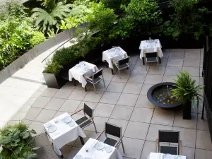 아토차 호텔 마드리드 태피스트리 컬렉션 바이 힐튼