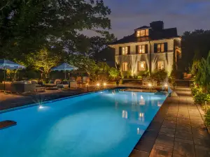 Private Tennis Court and Heated Pool - Exquisite English Manor