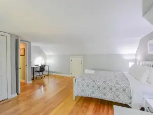 Cozy Hideaway Near Beautiful Beaches - Serene Escape