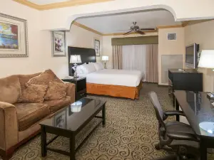 Holiday Inn Express & Suites Bakersfield Central