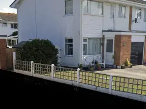 Spacious 3 Bed House in Penrhyn Bay Llandudno