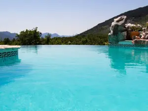 Authentic Dalmatian Hillside Escape with Pool, Sauna & BBQ
