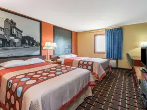 Super 8 by Wyndham Staunton