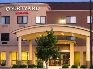Courtyard Salina