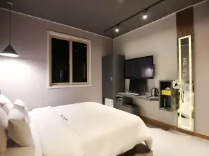 Jecheon Case Hotel