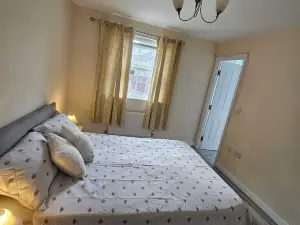 Sittingbourne Serenity - Spacious 4-Bed House