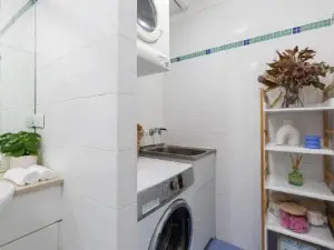 Chic Brookvale Unit-Big Balcony!