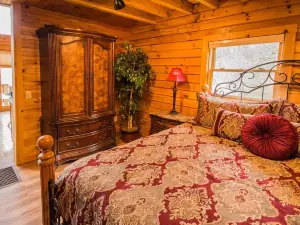 ✧ Majestic Cabin - KING bed - NO CLEANING FEE!