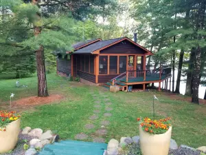 6 Miles to Downtown Hayward! Full Recreation 500 Acre Lake; Quintessential Cabin