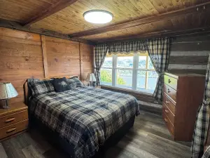 Peaceful cabin with spectacular river and scenic views.