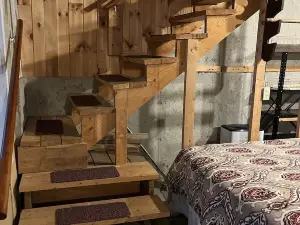 Dog Friendly Cabin Right On The Water!!!