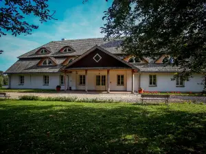 Dwór Strzyżew