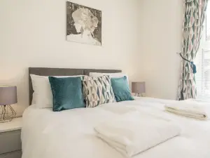 Highfield House - 1 Bed-Sleeps 2-TJS20HH