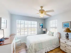 Dog-friendly beachfront home with spacious deck, amazing views of the Gulf