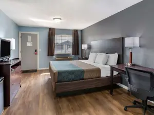 Econo Lodge Inn & Suites South