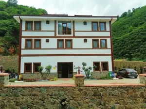 ÇARDAK Alti Otel