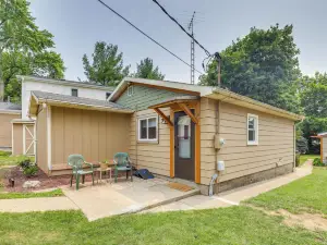 Lakefront Cottage w/ Deck Near Indiana Beach!