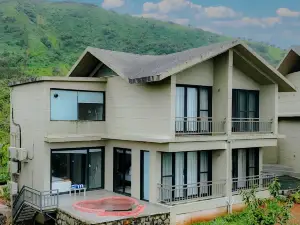 Vee Resort- the Suites of Royals