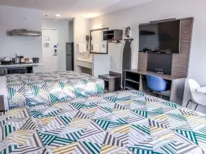 克萊爾莫爾 6 號工作室酒店