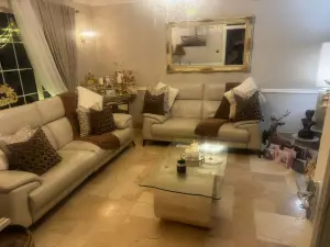 Dernvale House -Double Room - sleeps 2