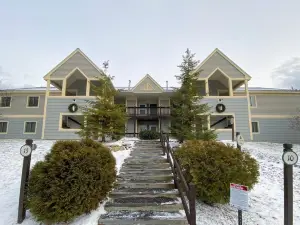 S1 Bretton Woods Resort Condo with Beautiful Mountain Views Great Location