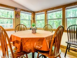 The Nook Lodge - Cabin with Hot Tub at Shawnee and Camelback Mtn
