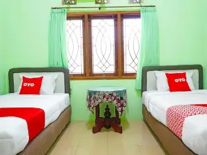 Super OYO 91568 Trisna Srabah Resort Homestay & Resto