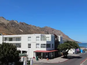 Le Bay Lodge