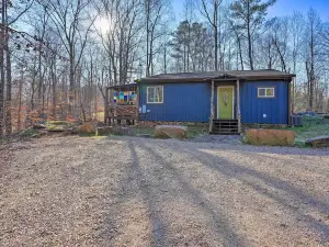 Cozy Summerville Cabin Private Hot Tub, Fire Pit!