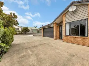 Paradise at the Bay - Ruakaka Holiday Home