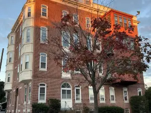 Bright Cozy Apartment in Chelsea, 10 mins from LOGAN Airpot-Free Parking