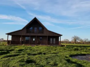 5-Star Private Cabin on 450+ acre gated/high fenced game ranch