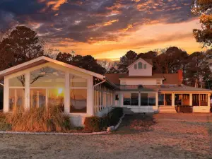 All Year Retreat - Indoor Heated Pool, Beach, Game & Movie Cottage, Sleeps 21