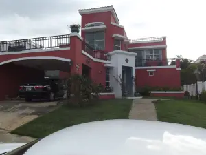 Beautiful Home at the Hill with Private Pool