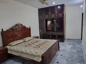 Gujar Khan - 3 Bed Apartment - Sleeps 6 - Parking