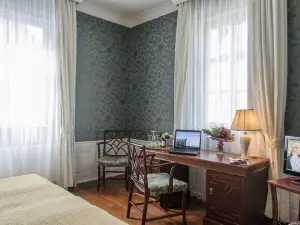 Hotel Snorrenburg Gmbh